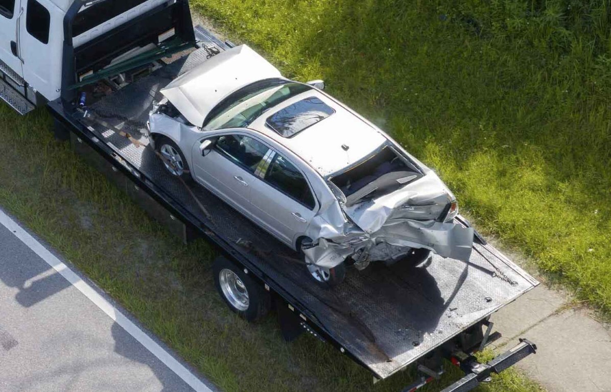 Accident Recovery & Winching available in Pembroke Pines, FL with professional tow truck operators