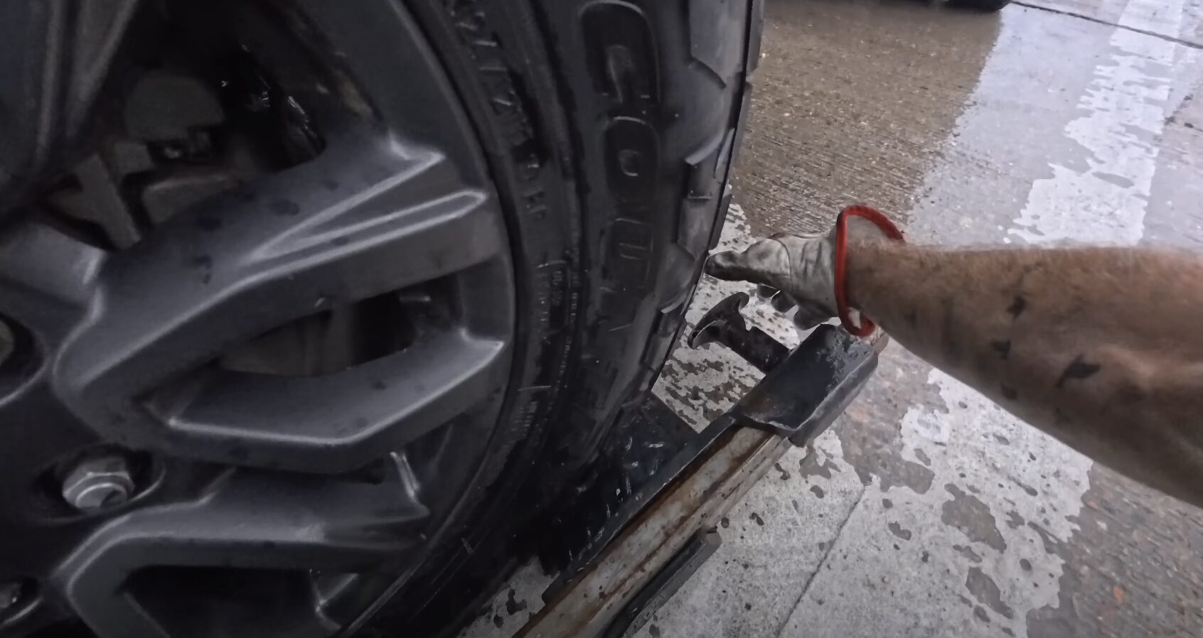 Professional Towing Equipment - Vehicle Protection Services Professional vehicle towing equipment - Safe car transport